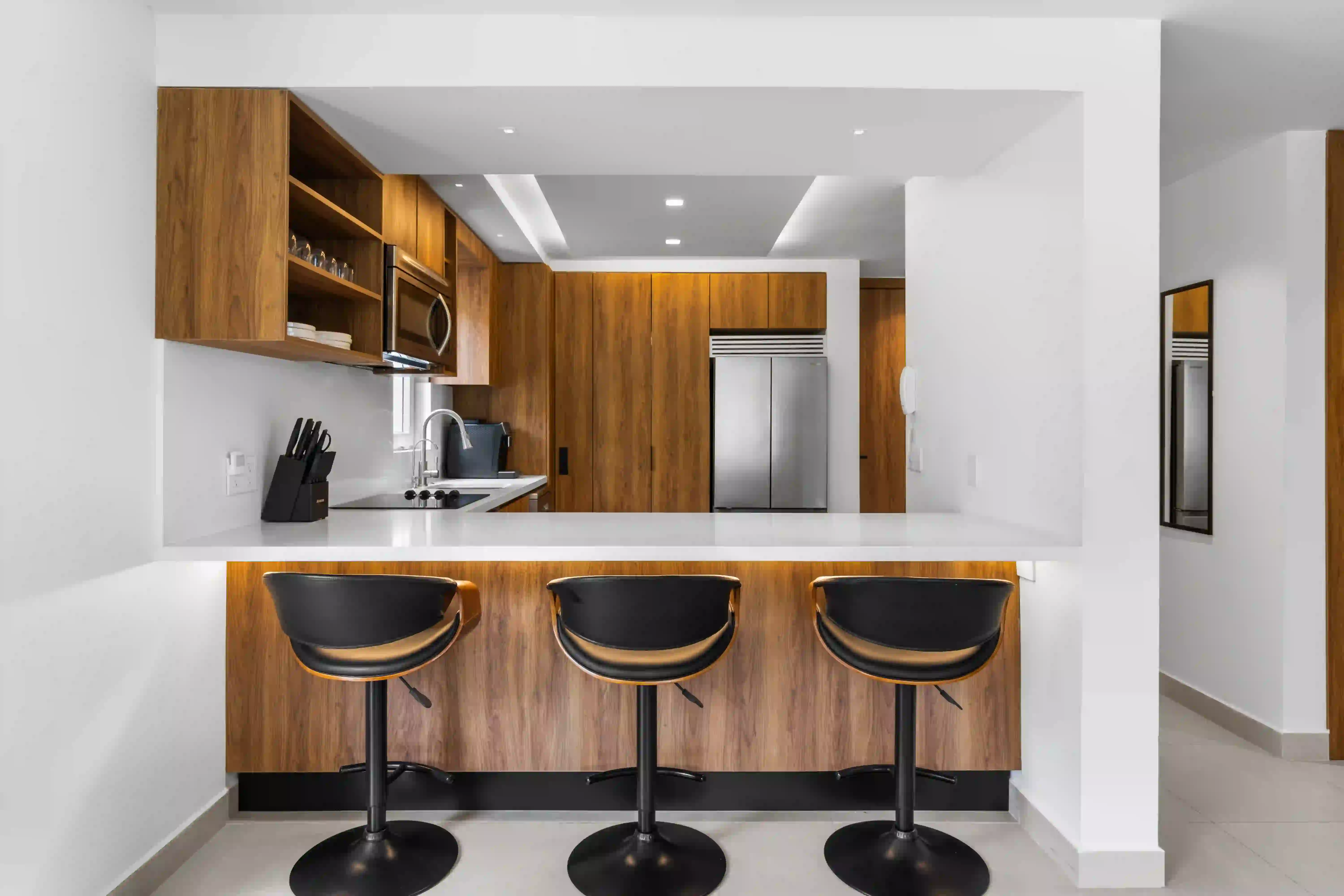 SEAVIEW 402 Amenities